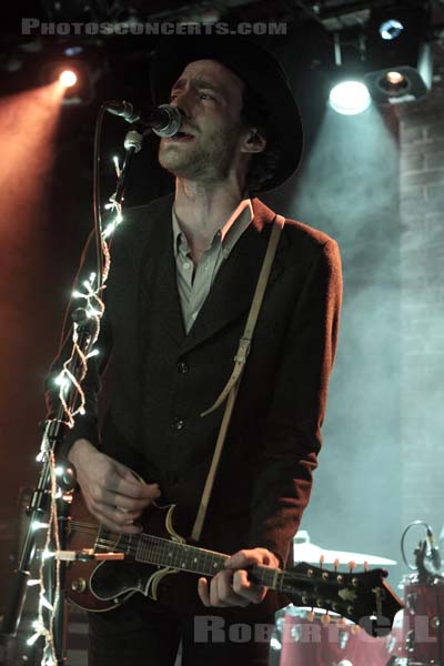 THE VEILS - 2009-04-29 - PARIS - La Maroquinerie - Finn Andrews